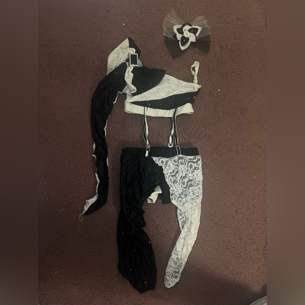 BODY WRAPPERS BLACK & WHITE BALLET/ LYRICAL 2-PIECE SIZE ADULT SMALL